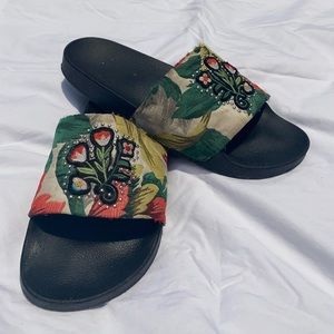 STEVE MADDEN WOMENS PATCH SLIDES